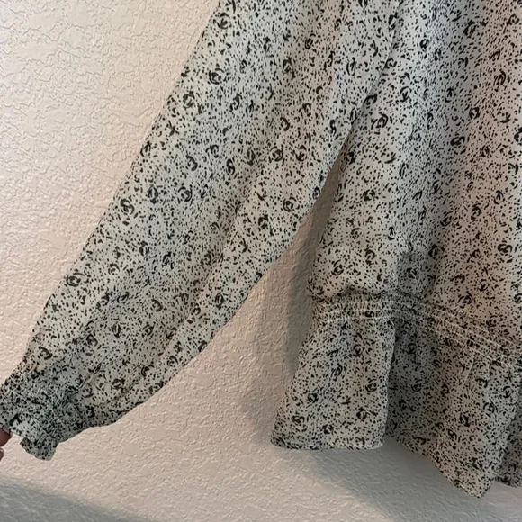 Universal Thread Gray and White Ruffled Tie Front Blouse - Picture 4 of 5